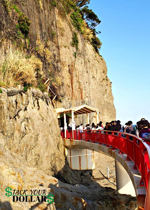 Line leading up to Enoshima Iwaya Cave