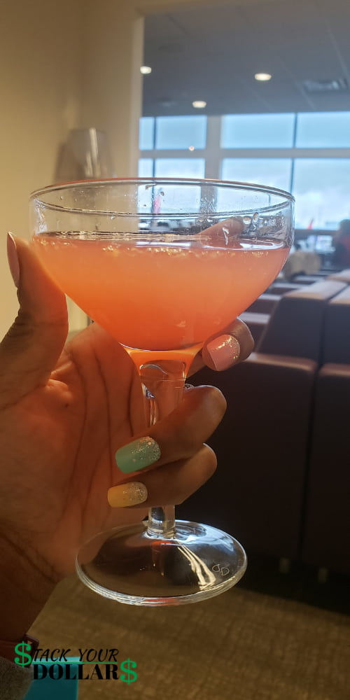 Free cocktail in Priority pass lounge