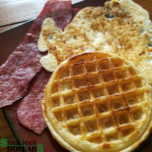 Breakfast to lose weight: turkey bacon, eggs, waffles